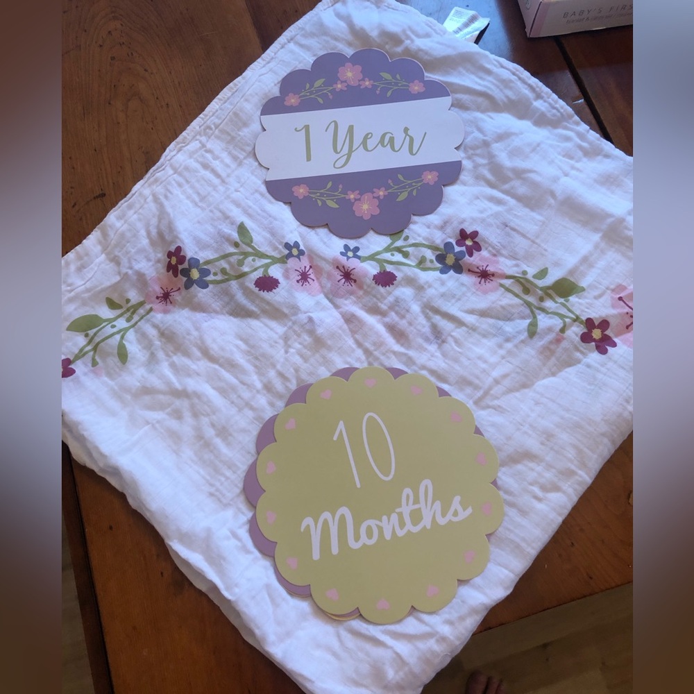 Lulujo Baby's First Year Blanket and Cards Set For Photos New
Never Used